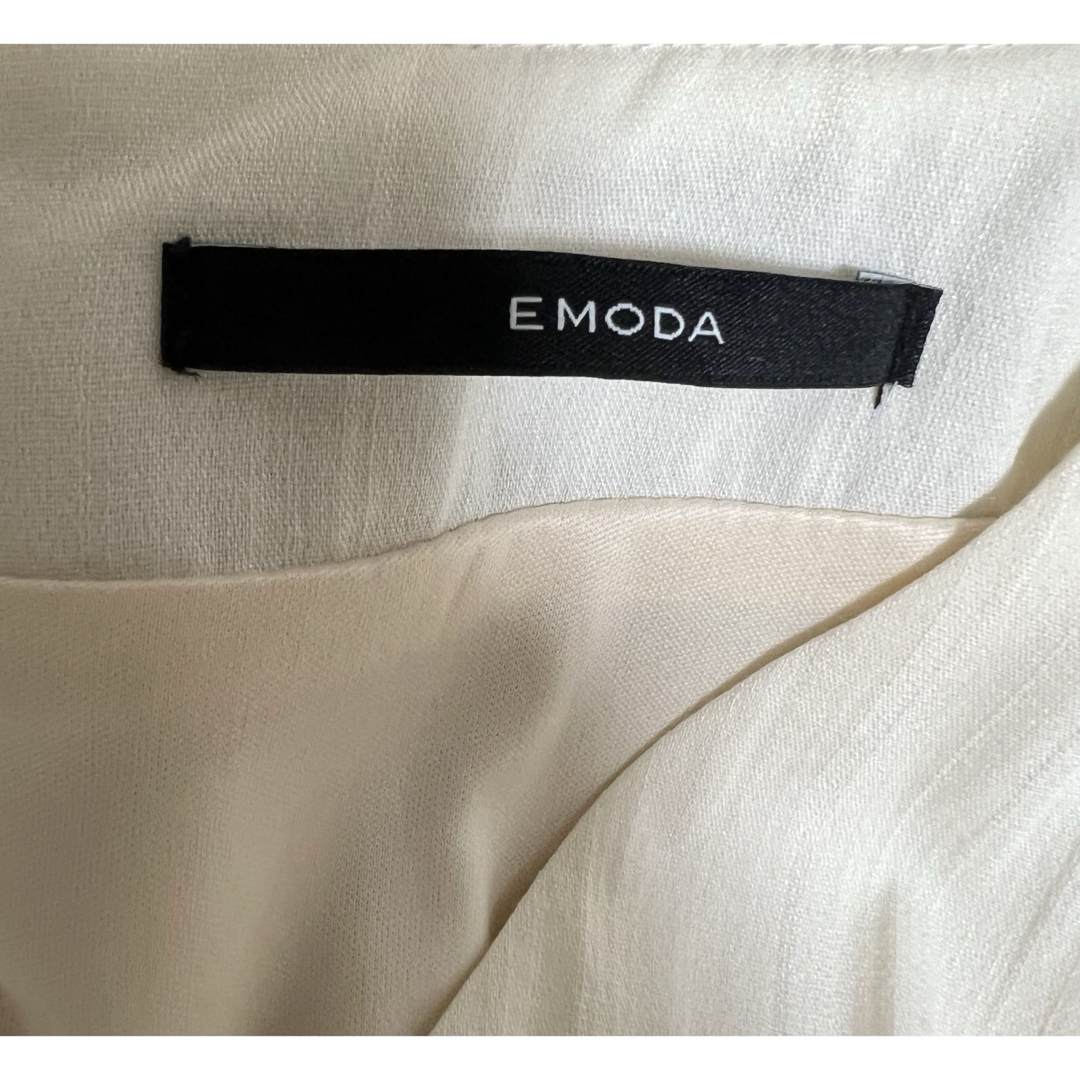 EMODA(エモダ)のEMODA タックスリーブベルトマキシワンピース レディースのワンピース(ロングワンピース/マキシワンピース)の商品写真