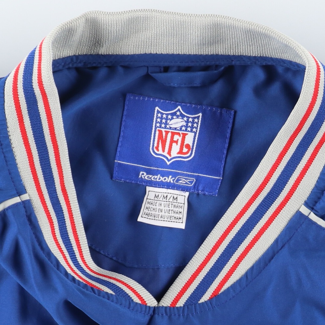 Reebok(リーボック)の古着 リーボック Reebok NFL NEW YORK GIANTS ニューヨークジャイアンツ Vネック ウォームアッププルオーバー メンズM /eaa444892 メンズのジャケット/アウター(ナイロンジャケット)の商品写真