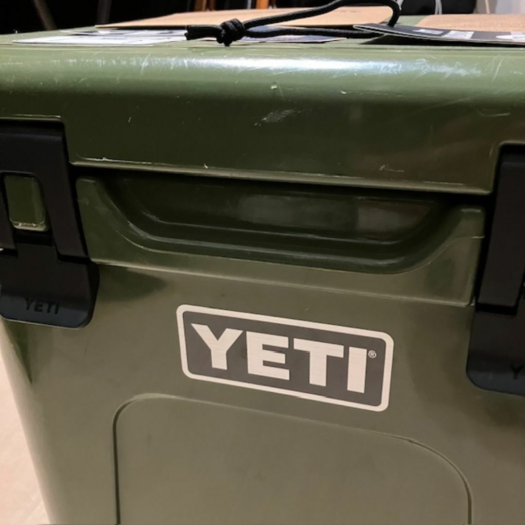 YETI(イエティ)の【限定色】YETI Roadie 24 イエティ クーラーボックス スポーツ/アウトドアのアウトドア(その他)の商品写真