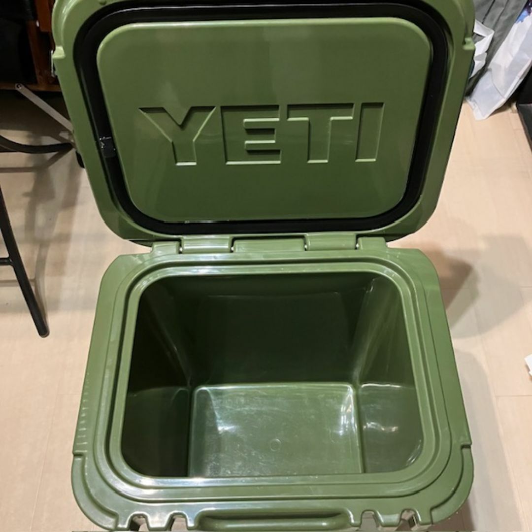 YETI(イエティ)の【限定色】YETI Roadie 24 イエティ クーラーボックス スポーツ/アウトドアのアウトドア(その他)の商品写真