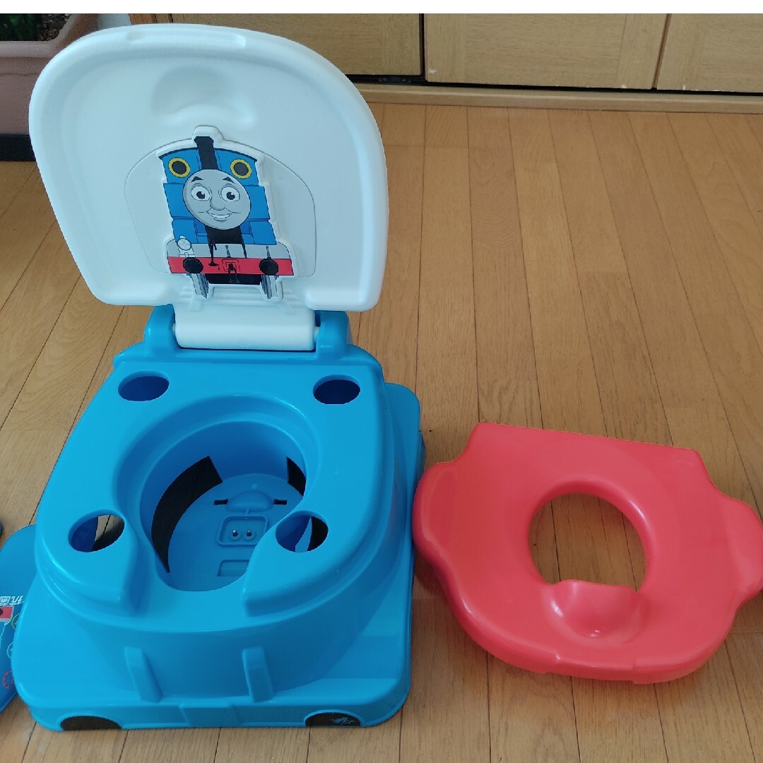 きかんしゃトーマス　おまる　音楽が流れる キッズ/ベビー/マタニティのおむつ/トイレ用品(ベビーおまる)の商品写真