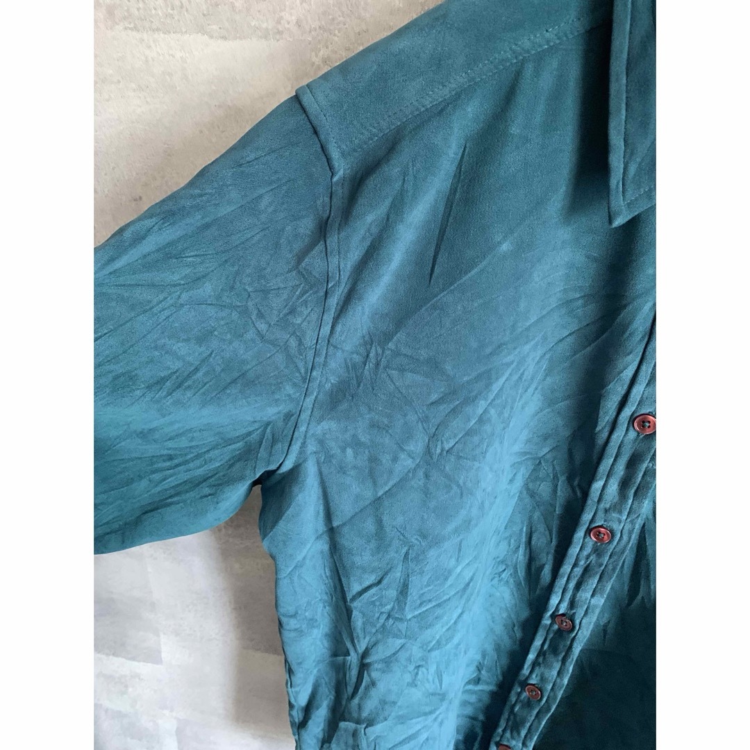 デニムアンドコー　グリーン　ベロアシャツ　レギュラーカラー　フェイクスエード メンズのトップス(シャツ)の商品写真
