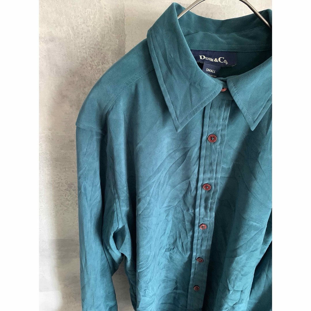 デニムアンドコー　グリーン　ベロアシャツ　レギュラーカラー　フェイクスエード メンズのトップス(シャツ)の商品写真