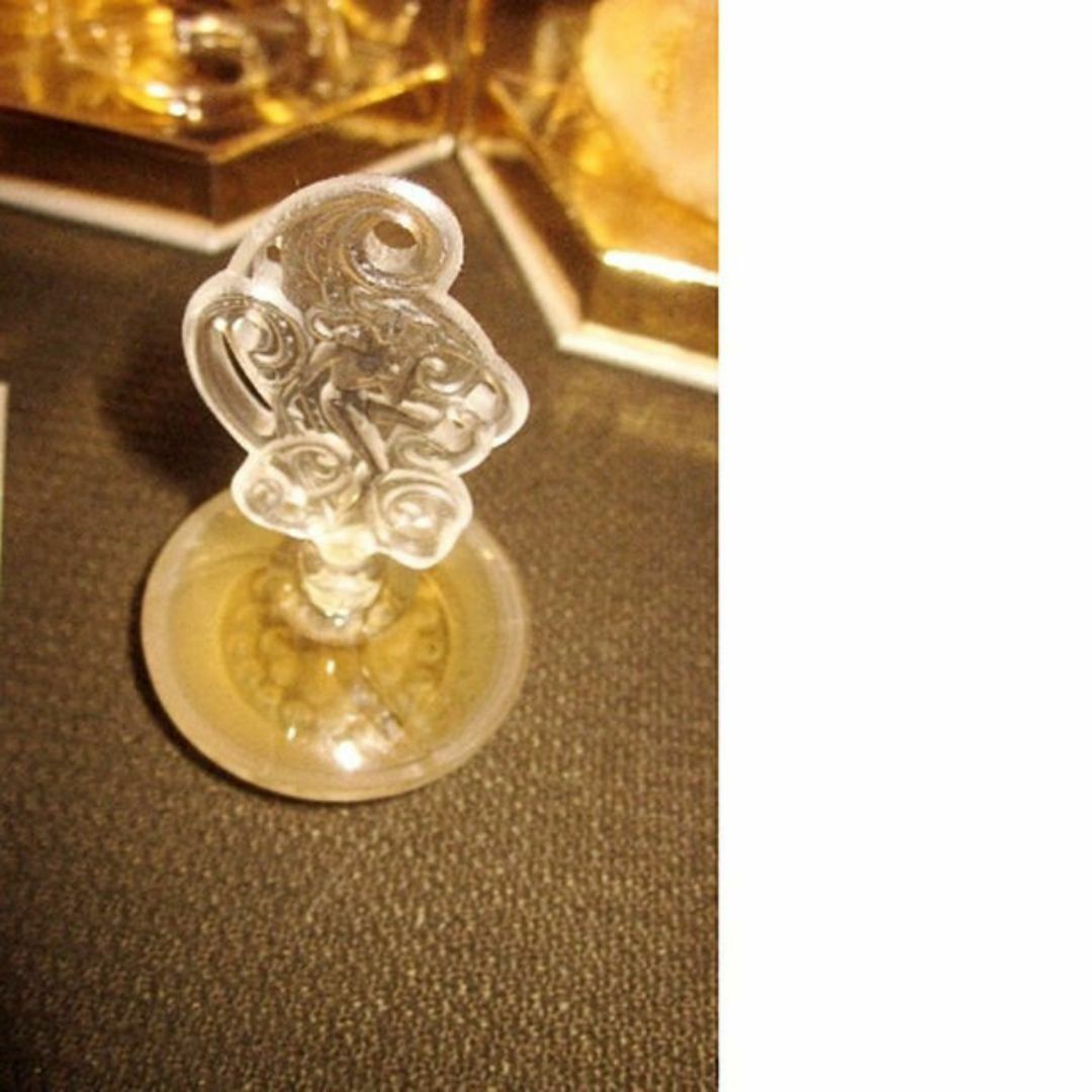 ラリック Laliqueアルティメットミニ香水3本コレクション箱付き新品の ラリック Laliqueアルティメットミニ香水3本コレクション箱付き新品の