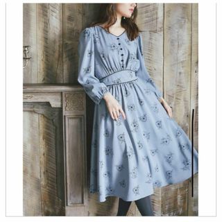 トッコクローゼット(TOCCO closet)のトッコクローゼット くるみ飾り釦付き フラワープリント ワンピース 花柄 ブルー(ひざ丈ワンピース)