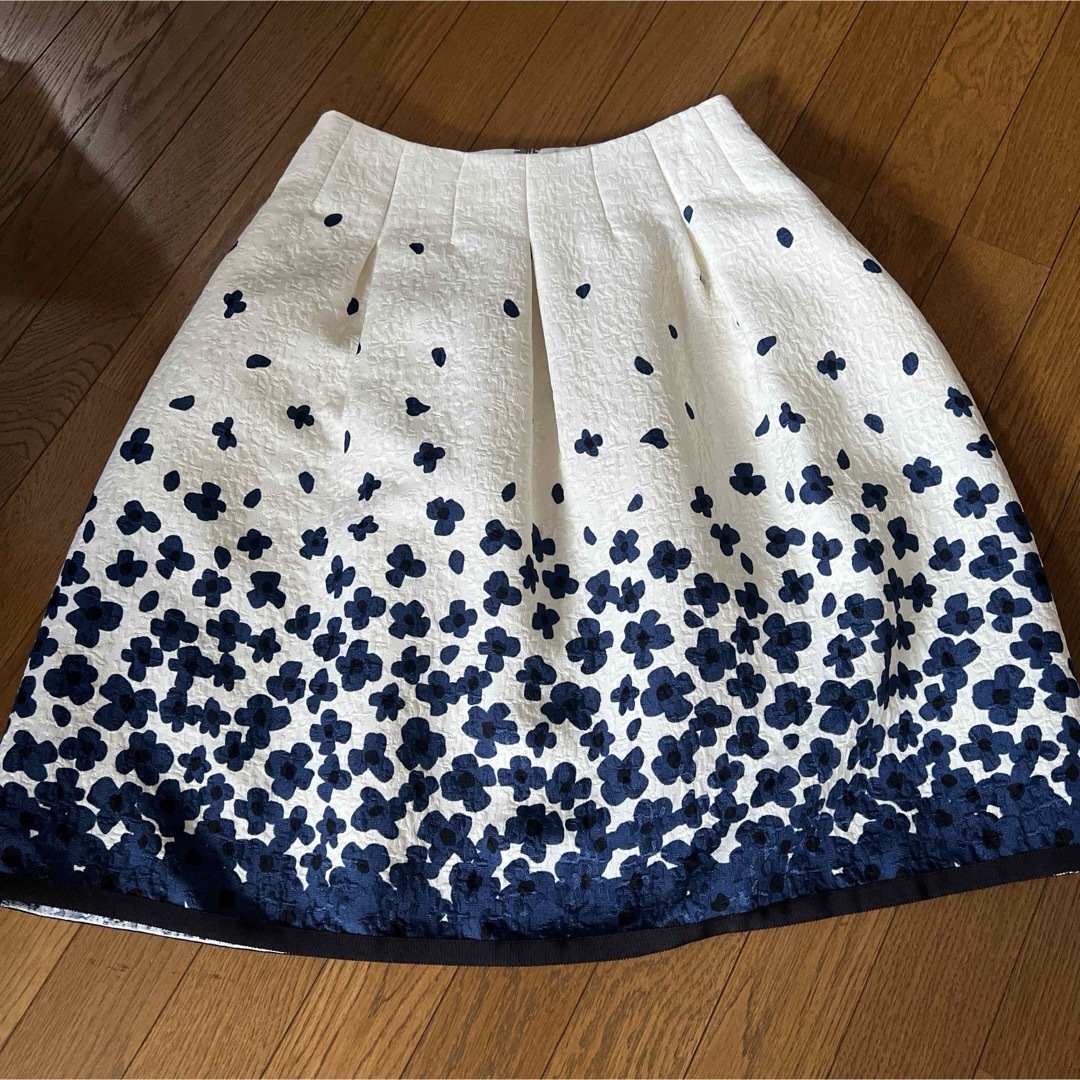 M'S GRACY(エムズグレイシー)のエムズグレイシー　スカート　40サイズ レディースのスカート(ひざ丈スカート)の商品写真