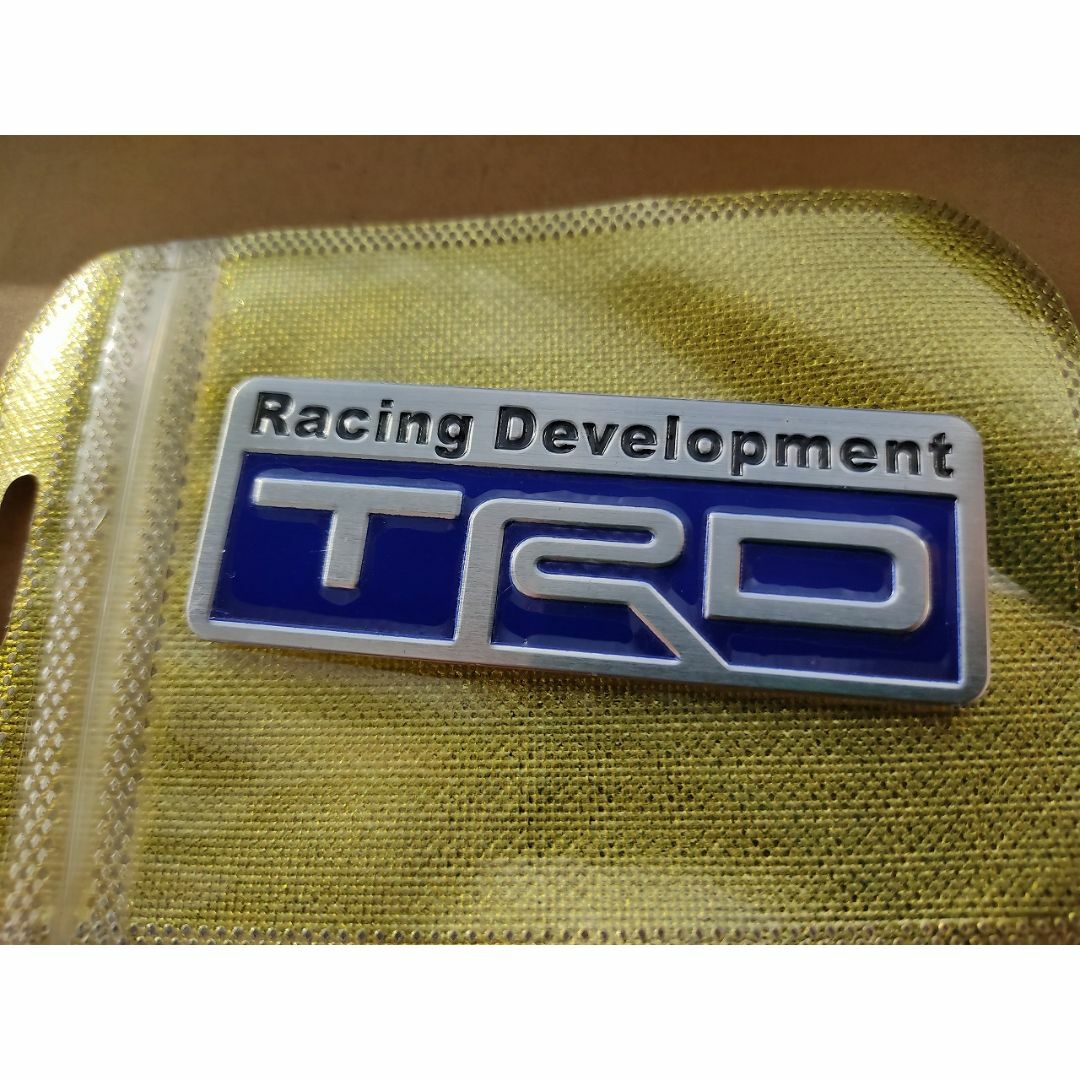 お得な2個セット【ブルー】TRD SPORTS アルミ エンブレムステッカーB2 自動車/バイクの自動車(車外アクセサリ)の商品写真