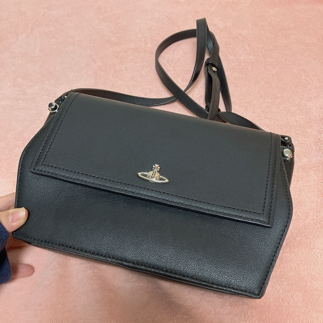 Vivienne Westwood(ヴィヴィアンウエストウッド)の【美品】シンプル　ブラック　黒　ショルダーバッグ レディースのバッグ(ショルダーバッグ)の商品写真