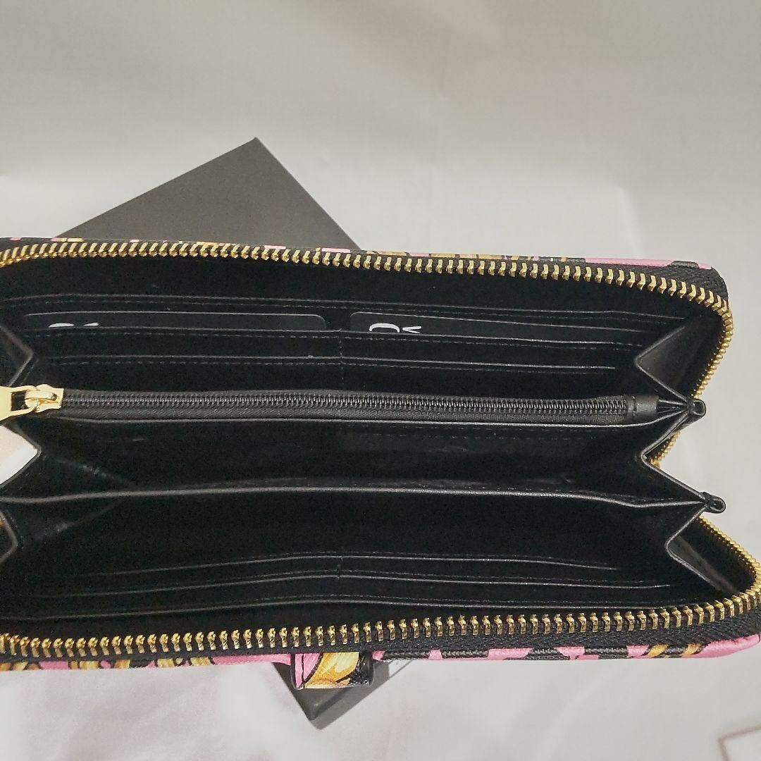 【最終価格】 VERSACE JEANS COUTURE 長財布 ピンク レディースのファッション小物(財布)の商品写真