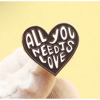 《新品》ビートルズ All You Need Is Love ピンバッジ ピンズ(ミュージシャン)