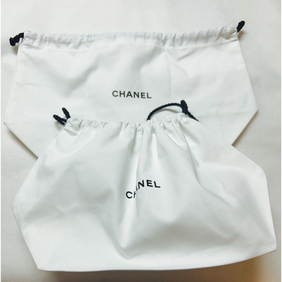 CHANEL(シャネル)のシャネル 巾着袋　白　2枚 ノベルティ エンタメ/ホビーのコレクション(ノベルティグッズ)の商品写真