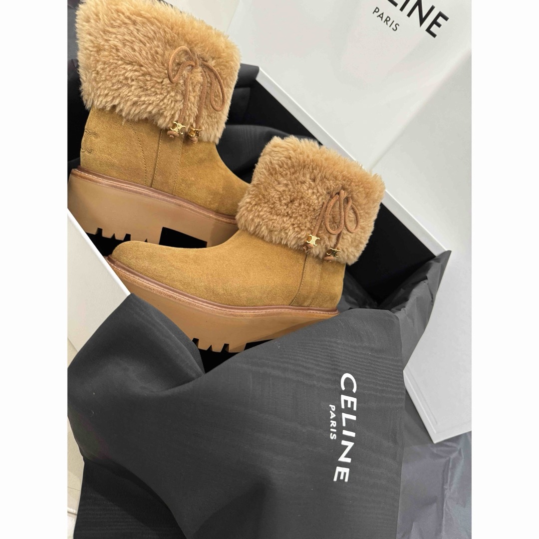 celine(セリーヌ)のCELINE ブーツ 36 新品未使用 レディースの靴/シューズ(ブーツ)の商品写真