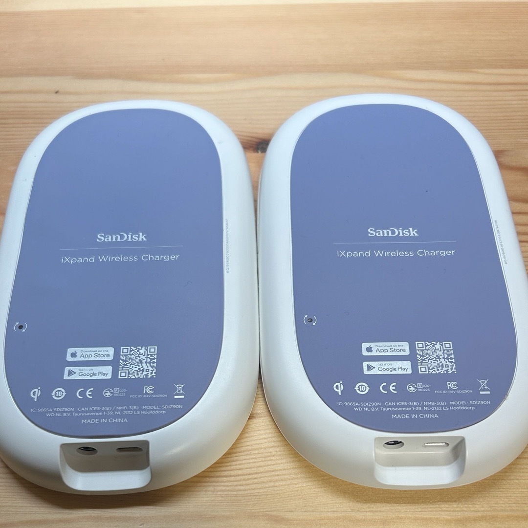 SanDisk(サンディスク)の【ジャンク】iXpand ワイヤレス　チャージャー　Backup&Charge スマホ/家電/カメラのスマートフォン/携帯電話(バッテリー/充電器)の商品写真