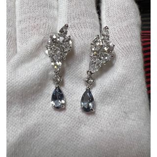 スワロフスキー(SWAROVSKI)のスワロフスキー　ピアス　白×水色(ピアス)