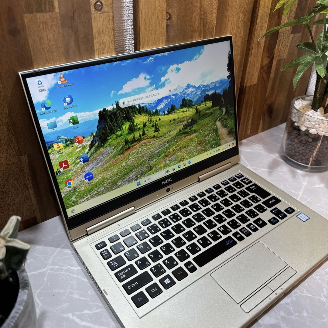 NEC(エヌイーシー)のNEC LAVIE 2in1☘️i7第7世代☘️メモリ8GB☘️SSD256GB スマホ/家電/カメラのPC/タブレット(ノートPC)の商品写真