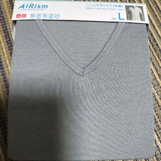 ユニクロ(UNIQLO)のユニクロ　エアリズムＴシャツ　Vネック　Ｌサイズ未使用品(Tシャツ/カットソー(半袖/袖なし))