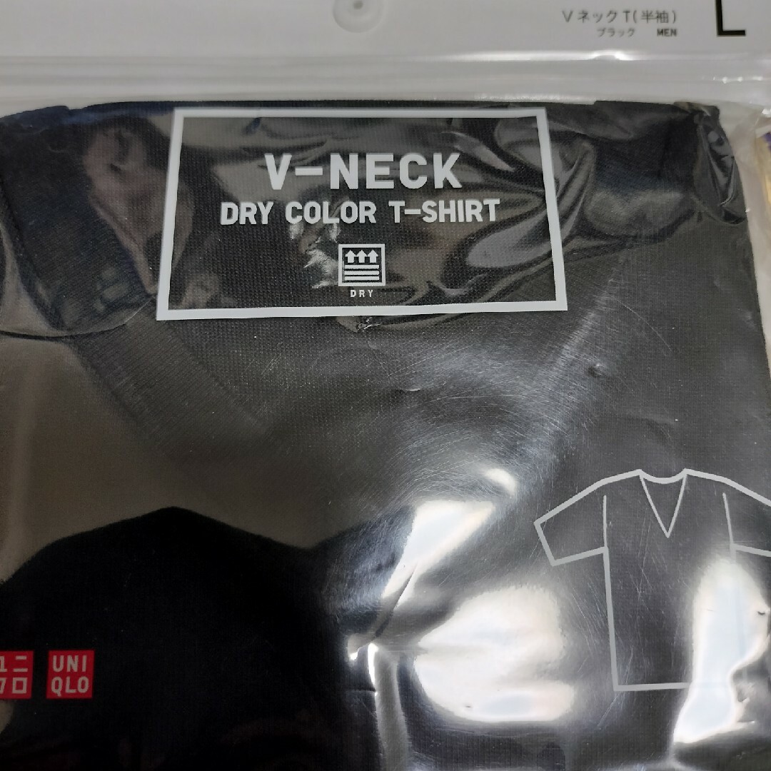 UNIQLO(ユニクロ)のユニクロ　ドライカラーＴシャツ　Vネック　ブラック　Ｌサイズ未使用品 メンズのトップス(Tシャツ/カットソー(半袖/袖なし))の商品写真