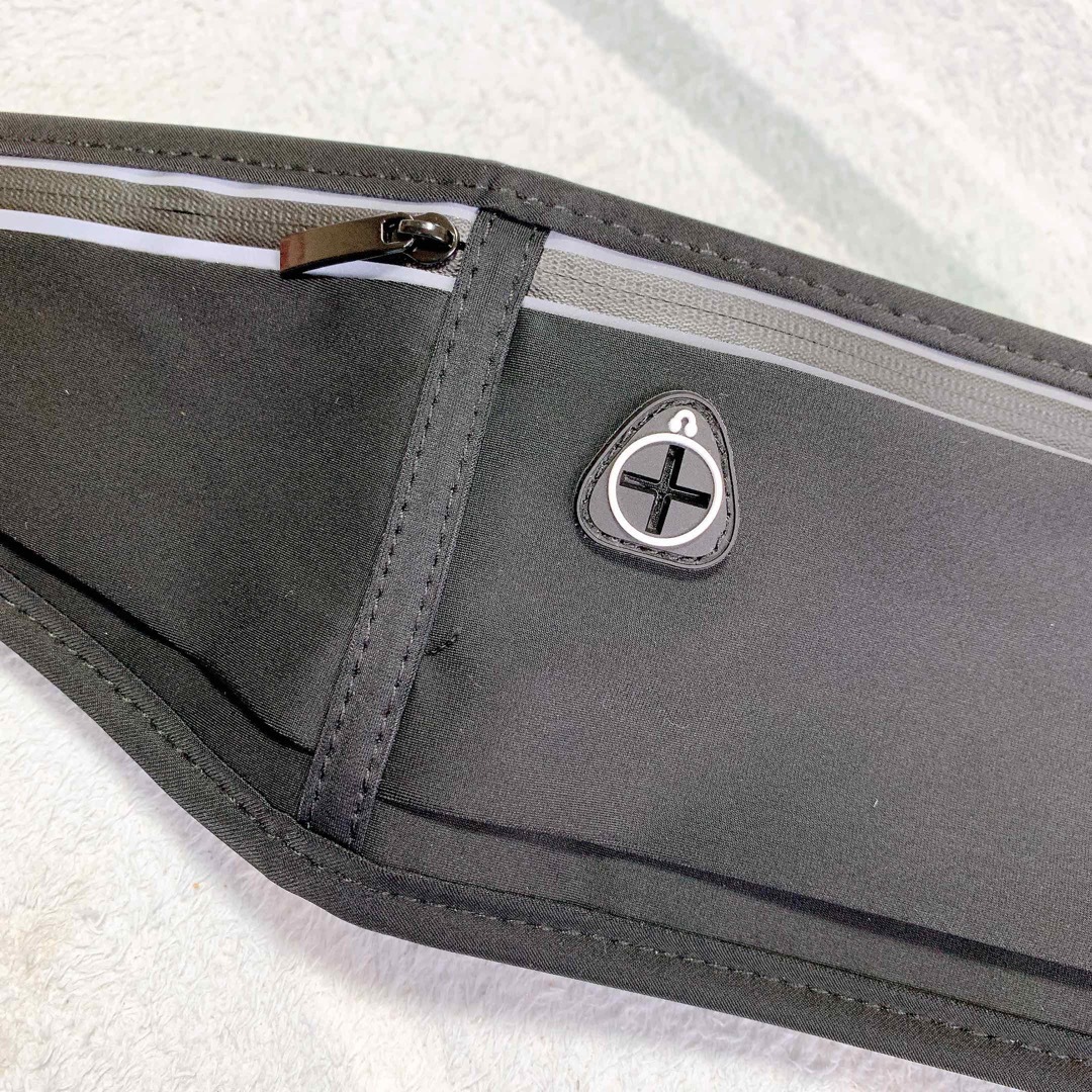 24h内発送✨ボディバッグ ウエストバッグ ランニング 軽量 大容量 ブラック メンズのバッグ(ボディーバッグ)の商品写真