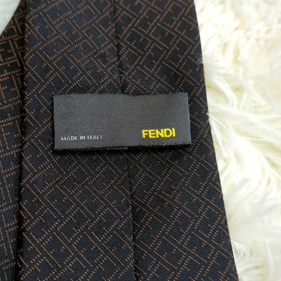 FENDI(フェンディ)の✨激渋美品✨　FENDI　ロゴ　総柄　ズッカ柄　ネクタイ　ブラウン　オレンジ メンズのファッション小物(ネクタイ)の商品写真