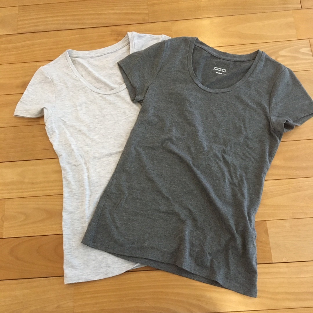 GU(ジーユー)のGU レディース　Tシャツ2枚 レディースのトップス(Tシャツ(半袖/袖なし))の商品写真