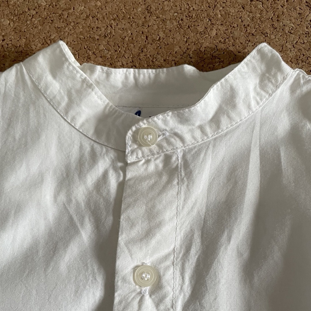 Yarmo(ヤーモ)のyarmo ヤーモ　ハンサムに着れるバンドカラーシャツ　ホワイト　白 レディースのトップス(シャツ/ブラウス(長袖/七分))の商品写真