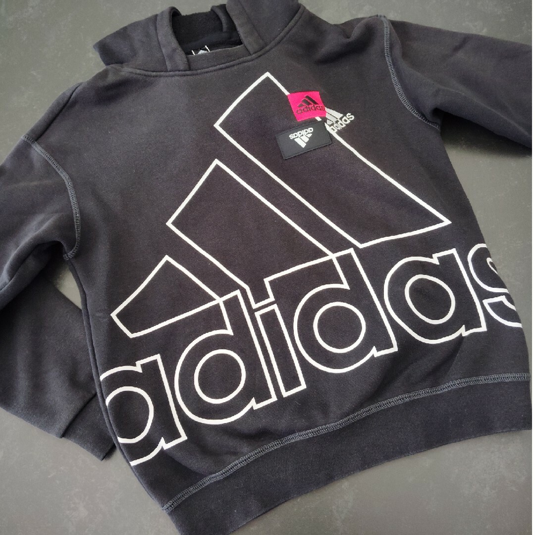 adidas(アディダス)のアディダス　パーカー キッズ/ベビー/マタニティのキッズ服男の子用(90cm~)(Tシャツ/カットソー)の商品写真