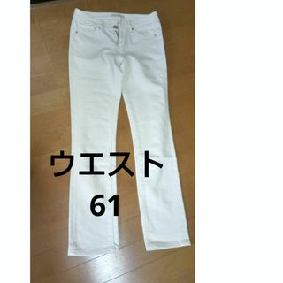 ユニクロ(UNIQLO)のユニクロ　きなりジーンズ　ウエスト61(デニム/ジーンズ)