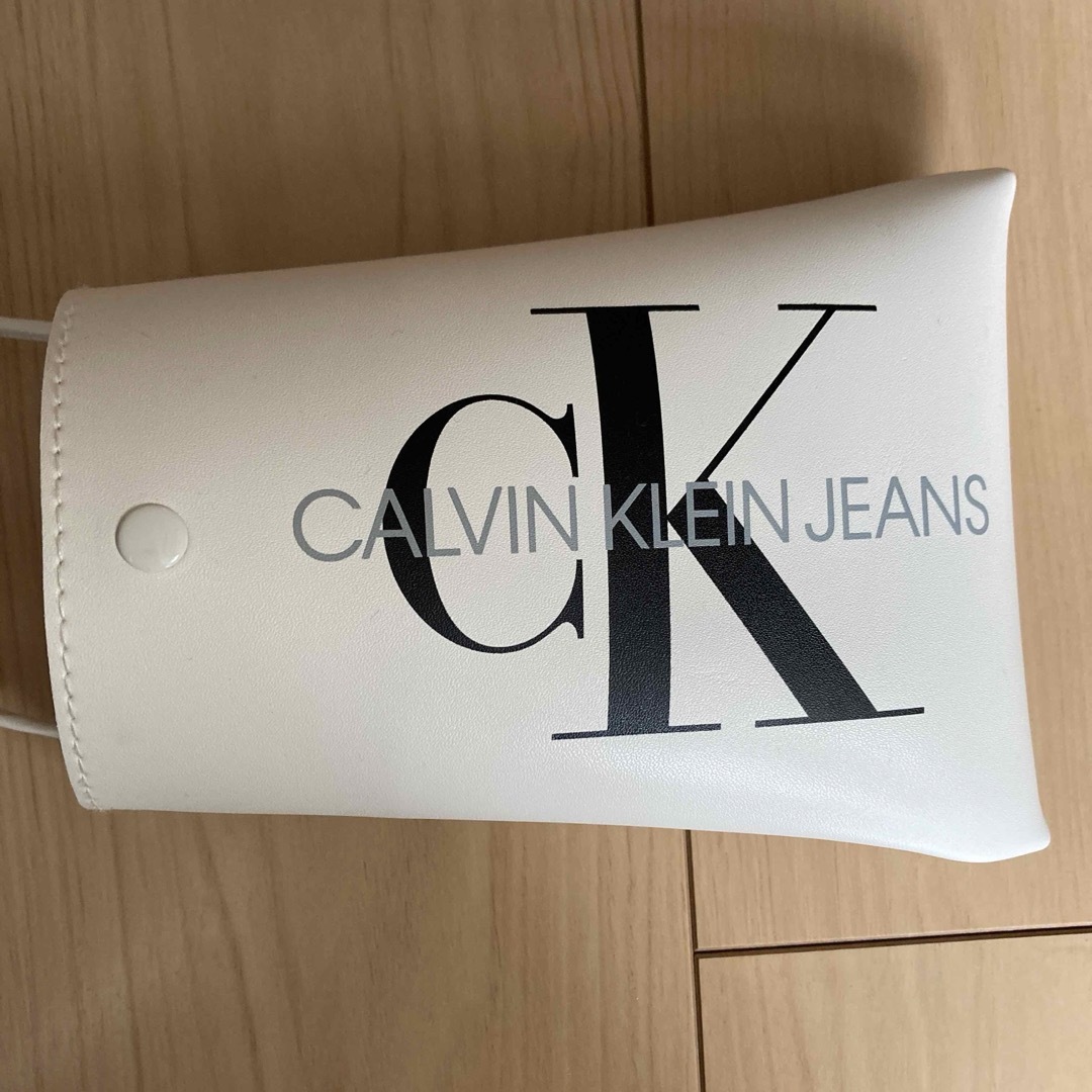 ck Calvin Klein(シーケーカルバンクライン)のSPUR付録　カルバンクラインジーンズ　ショルダーバック レディースのバッグ(ショルダーバッグ)の商品写真