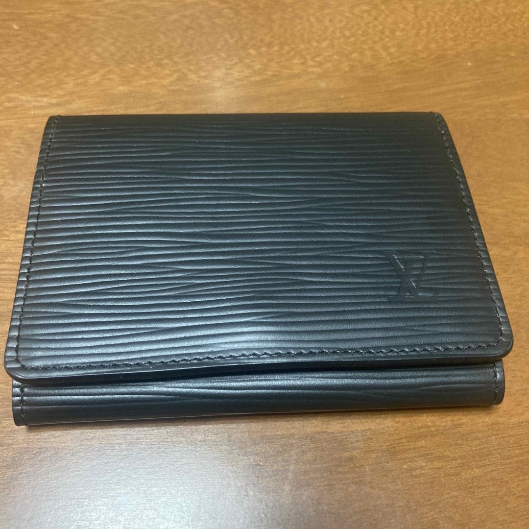 LOUIS VUITTON(ルイヴィトン)のルイヴィトン　M62292 エピ　カードケース　ノワール メンズのファッション小物(名刺入れ/定期入れ)の商品写真