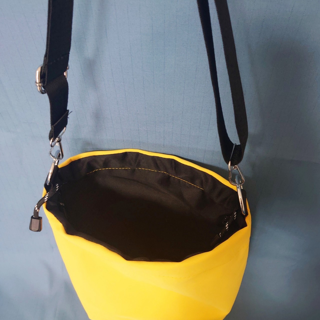 ショルダーバッグ ナイロン 防水 巾着 カジュアル シンプル  男女兼用  メンズのバッグ(ショルダーバッグ)の商品写真