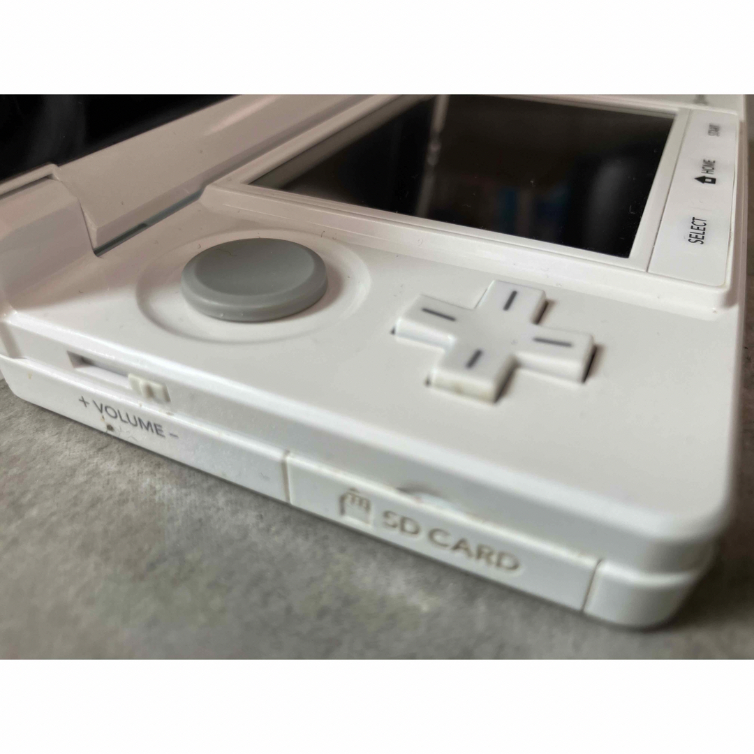 Nintendo 3DS 本体ピュアホワイト Nintendo 3DS 本体ピュアホワイト