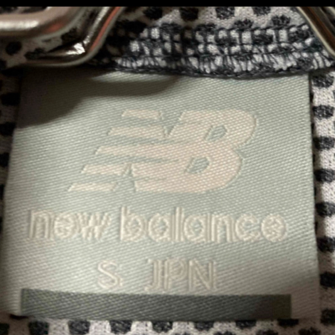 New Balance(ニューバランス)のニューバランス　フード付きトレーナー　グレー　Sサイズ レディースのトップス(トレーナー/スウェット)の商品写真