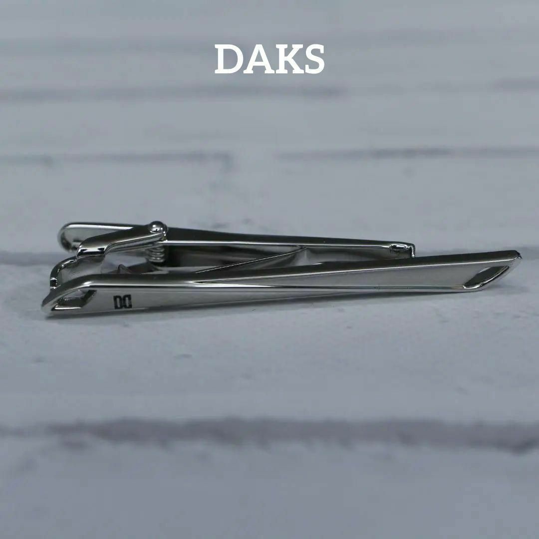 DAKS(ダックス)の【匿名配送】DAKS ダックス タイピン シルバー ロゴ シンプル メンズのファッション小物(ネクタイピン)の商品写真