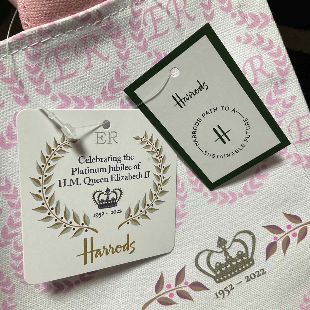 Harrods(ハロッズ)のハロッズ  プラチナジュビリー　トートバッグ　エリザベス女王　S レディースのバッグ(トートバッグ)の商品写真