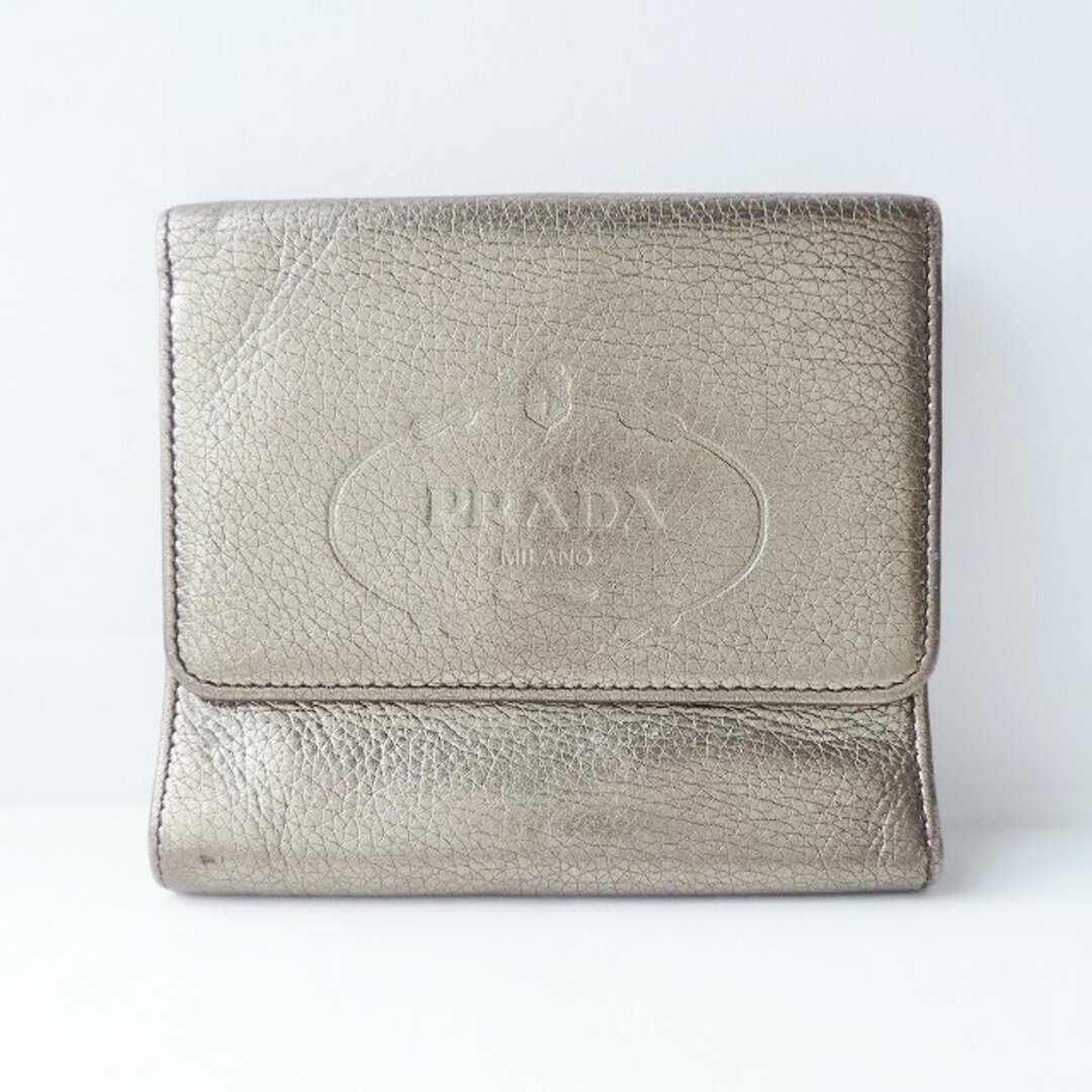 PRADA(プラダ)のPRADA(プラダ) 3つ折り財布 - ゴールド レザー レディースのファッション小物(財布)の商品写真