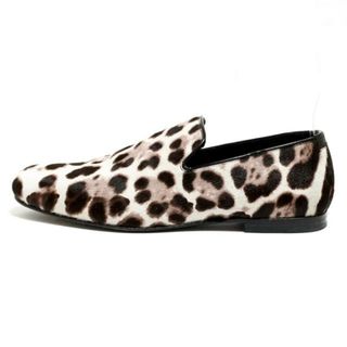 ジミーチュウ(JIMMY CHOO)のJIMMY CHOO(ジミーチュウ) ローファー 40 レディース - 白×ダークブラウン×黒 豹柄 ハラコ×エナメル（レザー）(ローファー/革靴)