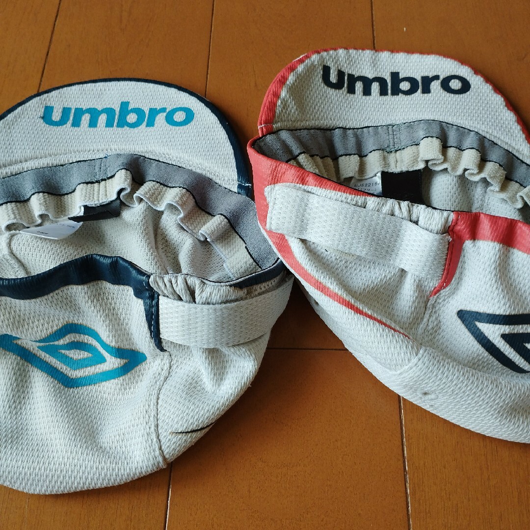 UMBRO(アンブロ)の2個セット　Umbroアンブロ　サッカー　キャップ　ジュニア　帽子　熱中症対策 スポーツ/アウトドアのサッカー/フットサル(ウェア)の商品写真