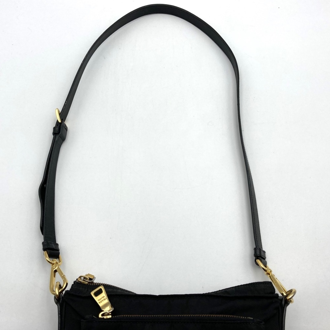 PRADA(プラダ)のプラダ ショルダーバッグ ポシェット 斜め掛け ブラック ゴールド金具 ナイロン レディース PRADA【中古】 レディースのバッグ(ショルダーバッグ)の商品写真