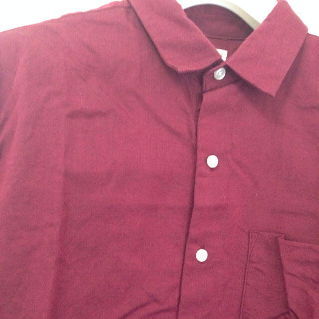 GU(ジーユー)のワインレッドシャツ レディースのトップス(シャツ/ブラウス(長袖/七分))の商品写真