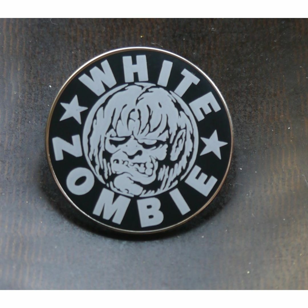 新品　バンド　ホワイト・ゾンビ　White Zombie　ピンバッジ　ピンズ エンタメ/ホビーのタレントグッズ(ミュージシャン)の商品写真