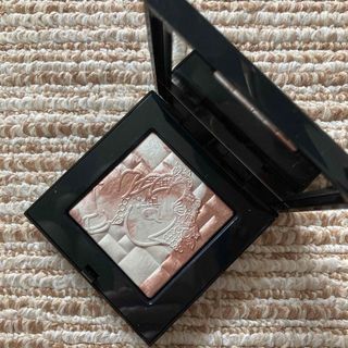 ボビイブラウン(BOBBI BROWN)のボビイブラウン ハイライティングパウダー#L01ピンクグロウ  8g(フェイスパウダー)