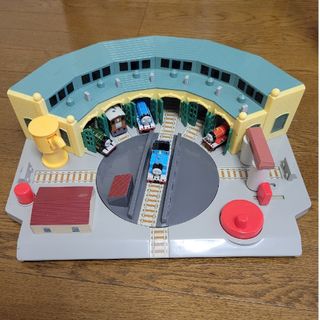 タカラトミー(Takara Tomy)のトミカ　操車場　トーマス　車庫　機関庫(鉄道模型)