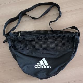 アディダス(adidas)のアディダス　黒のメッシュバック(ショルダーバッグ)