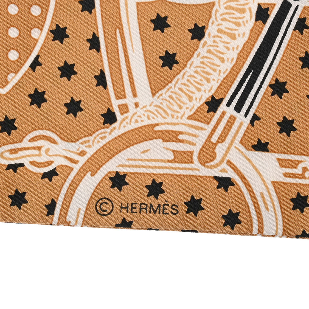 Hermes(エルメス)の新品 エルメス HERMES 062978S レディース スカーフ ライトブラウン系 シルク100％ レディースのファッション小物(バンダナ/スカーフ)の商品写真