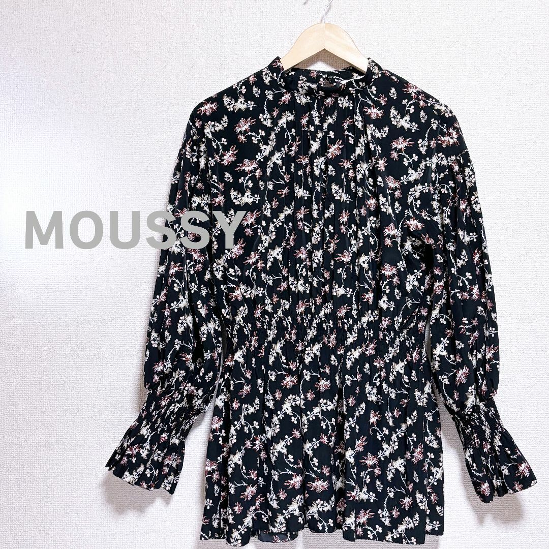 moussy(マウジー)のMOUSSY マウジー　ブラウス　黒　ブラック　小花柄　レディース　ギャザー レディースのトップス(シャツ/ブラウス(長袖/七分))の商品写真