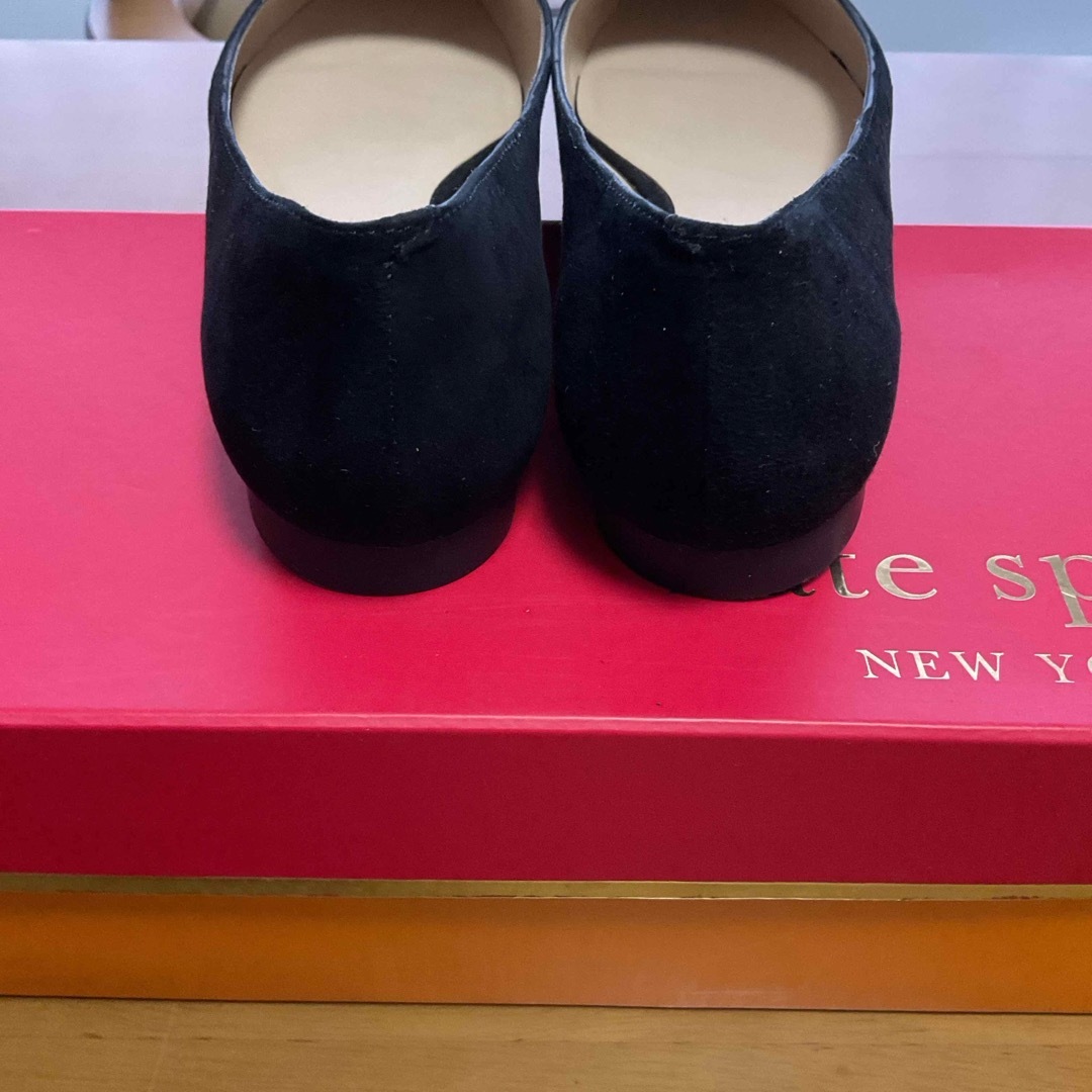 kate spade new york(ケイトスペードニューヨーク)のkate spade  new york 黒星ローヒールパンプス【新品】 5.5 レディースの靴/シューズ(バレエシューズ)の商品写真