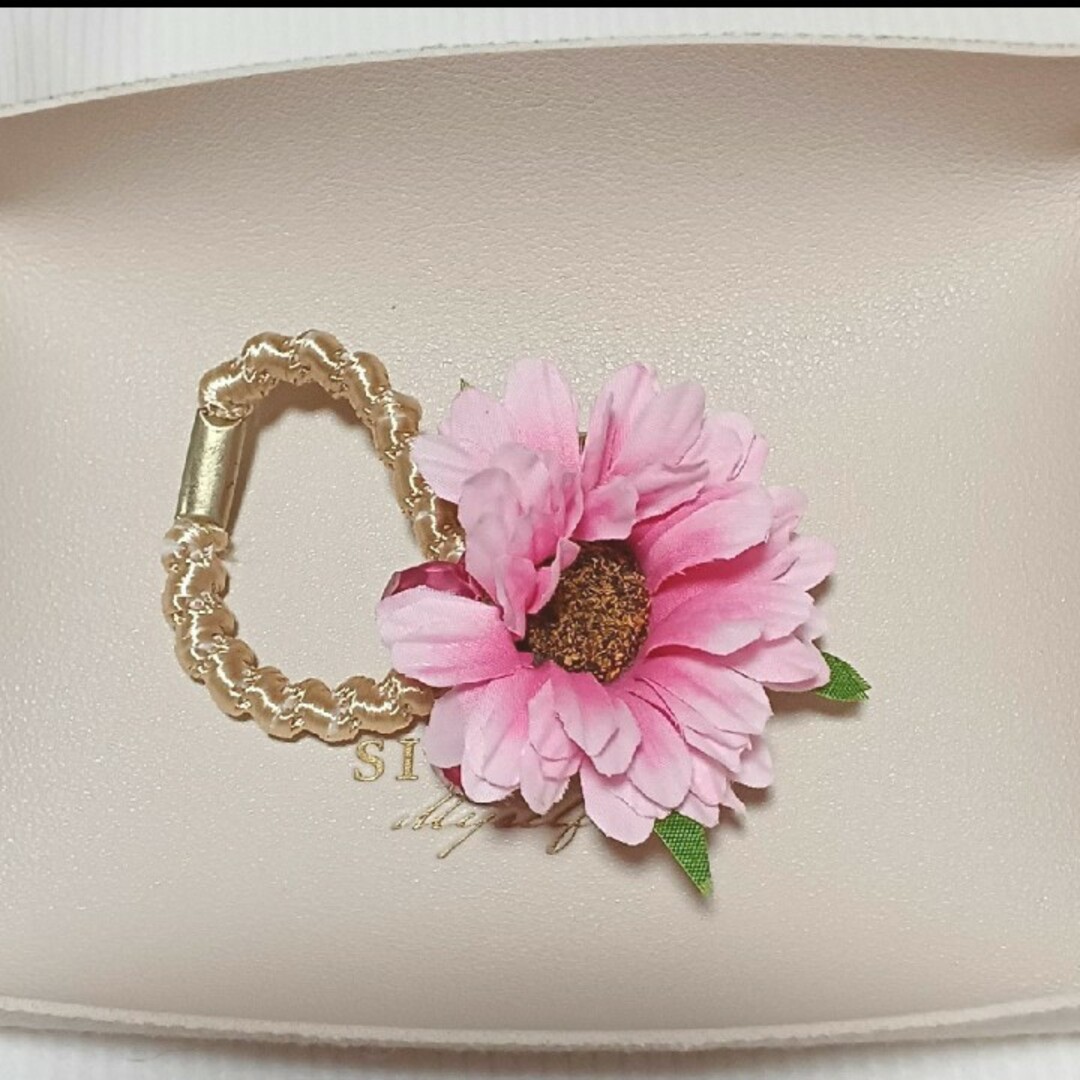お花　ヘアゴム　ピンク レディースのヘアアクセサリー(ヘアゴム/シュシュ)の商品写真