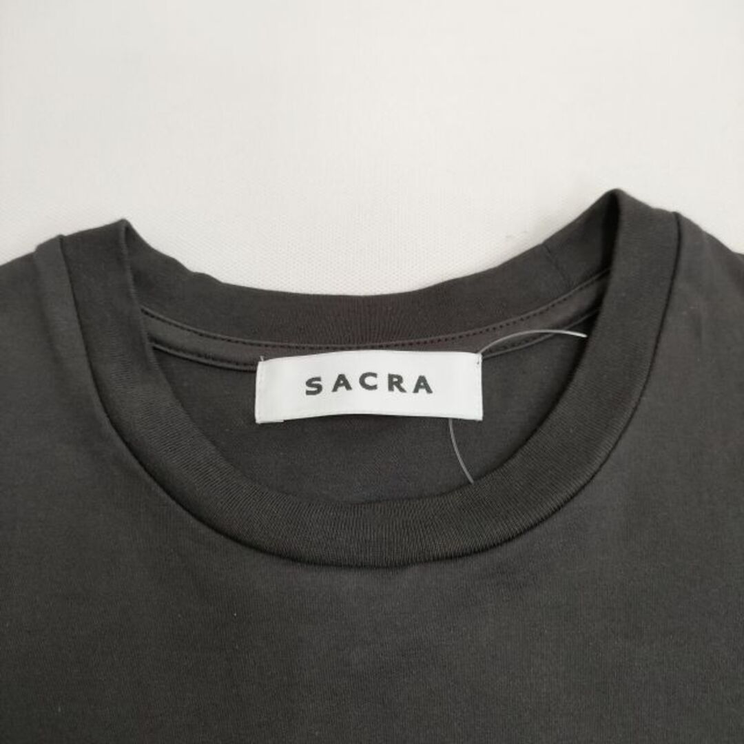 SACRA(サクラ)のsacra プレミアムコットンロゴトップス 定価20900円 長袖Ｔシャツ カットソー ロンＴ 24SS チャコールグレー レディース サクラ【中古】4-0410M♪ レディースのトップス(Tシャツ(長袖/七分))の商品写真