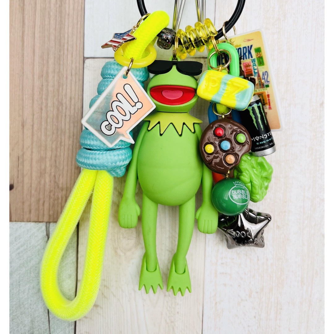 Kermit the frog 🐸　ジャラジャラキーホルダー　ストラップ エンタメ/ホビーのおもちゃ/ぬいぐるみ(キャラクターグッズ)の商品写真