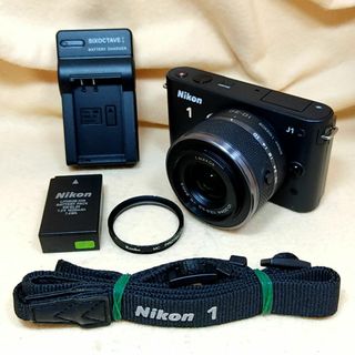 ニコン(Nikon)のミラーレス一眼カメラ Nikon 1 J1 標準ズームレンズ　ブラック(ミラーレス一眼)